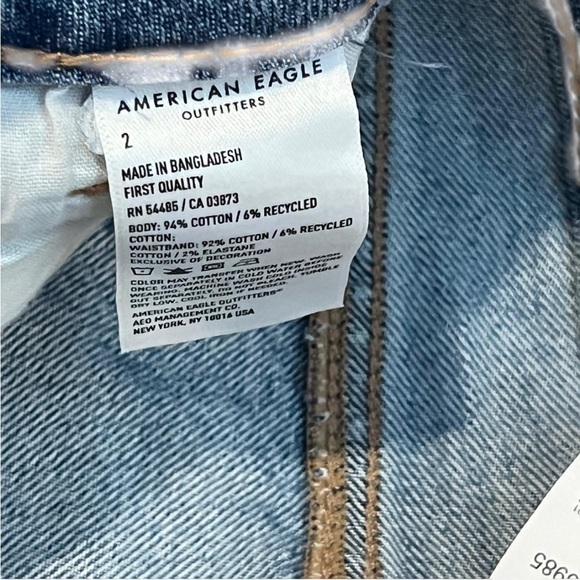 American Eagle Denim Curvy Mom Shorts with Frayed Hem - Picture 3 of 4